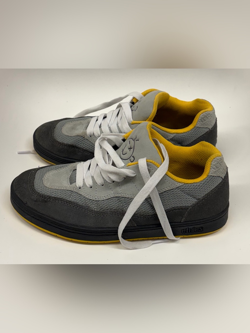 Etnies Snake Shoes Grey Yellow Women's Size 9 / Men's 7.5 Low Top Skate Sneaker